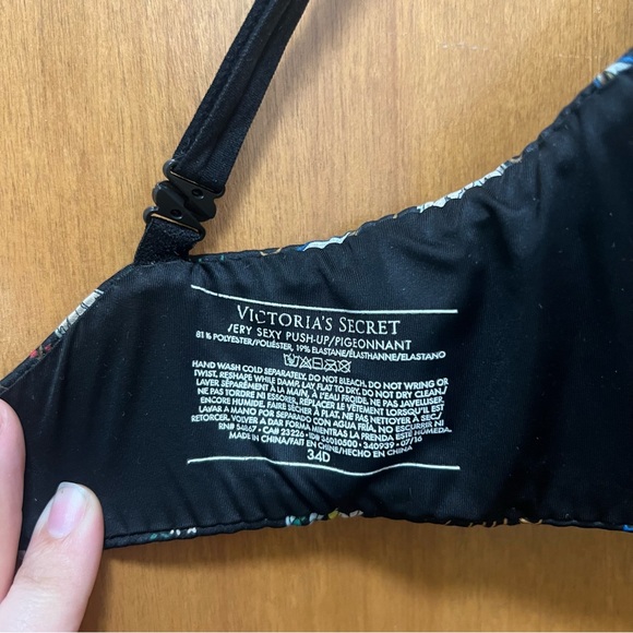 Victoria’s Secret Very Sexy Push-Up Bra on Floral Design - Picture 4 of 8